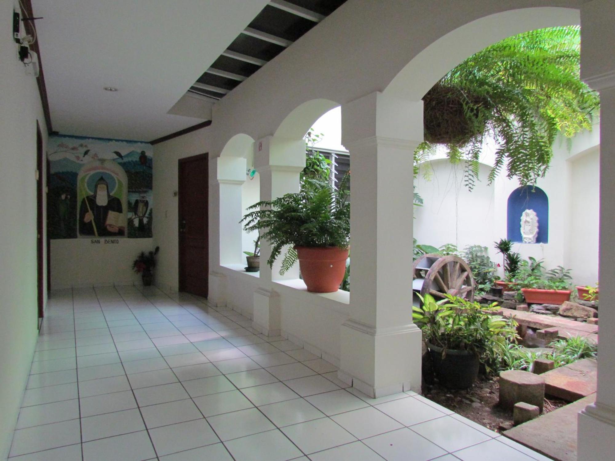 Hotel Villa Serena San Benito San Salvador Exterior photo